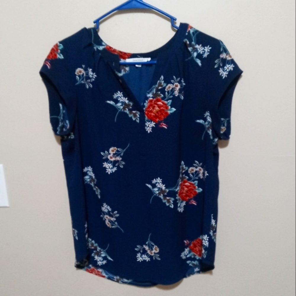 Fun 2 fun Floral Navy Top Size Medium